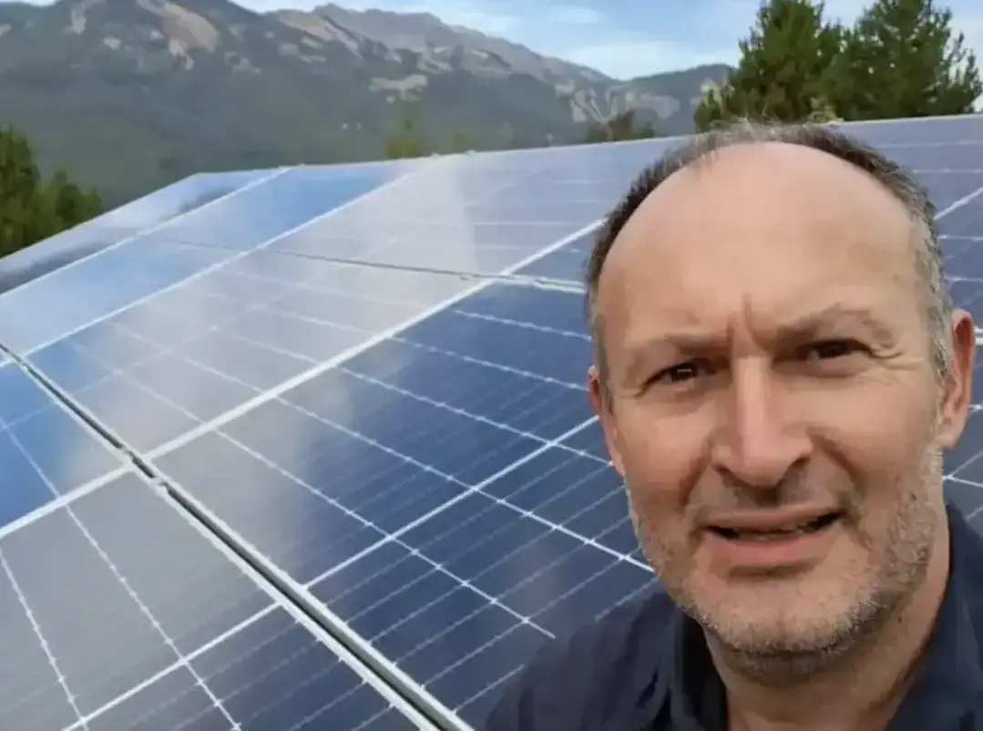 Sistema de bombeo solar instalado en campo