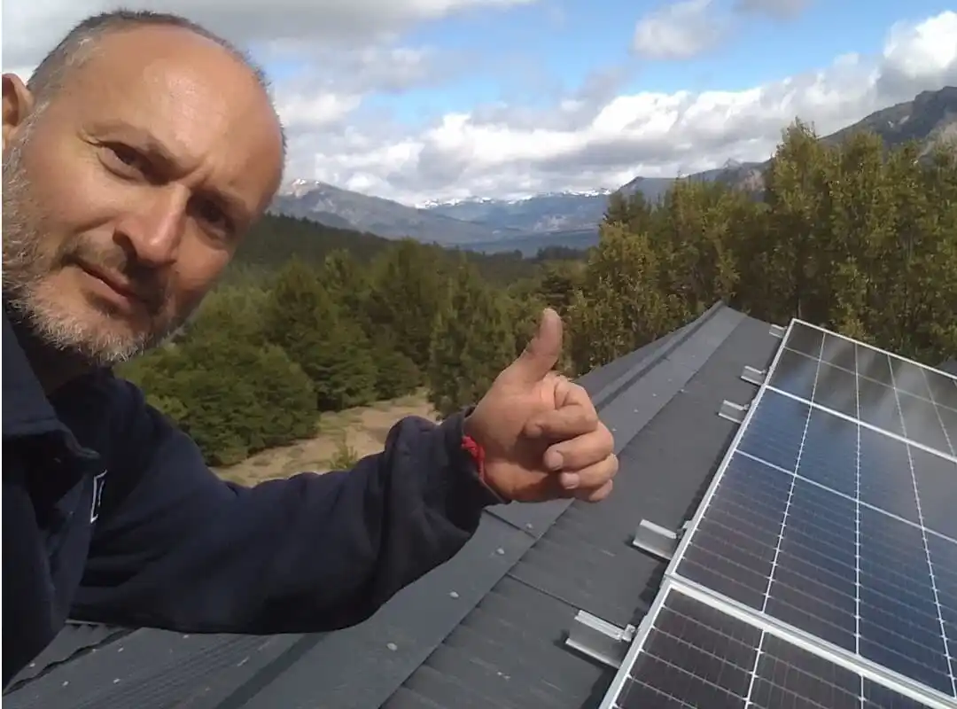 Antena Starlink instalada y funcionando en la Patagonia