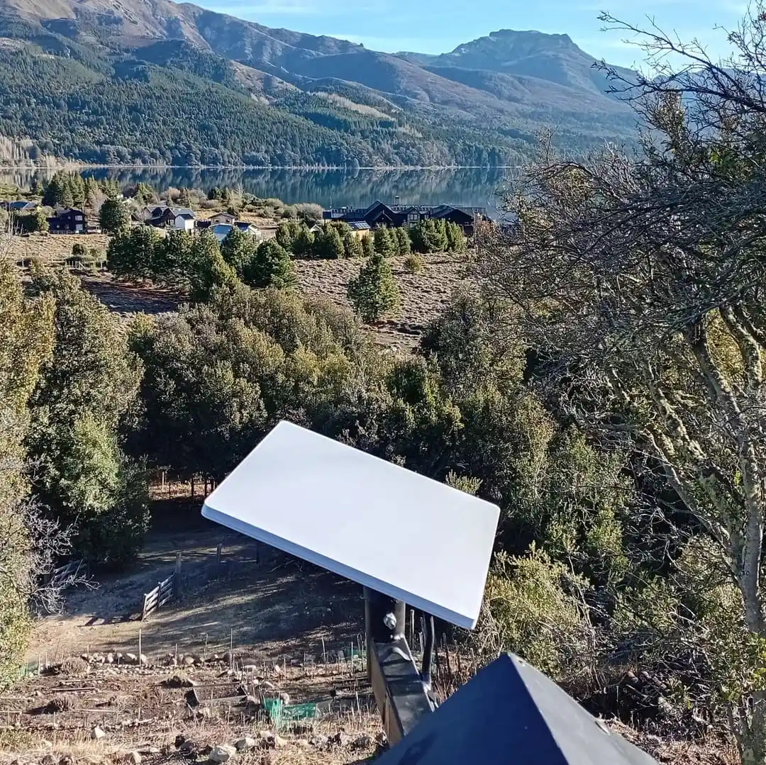 Instalación de antenas Starlink y redes WiFi en cabañas de la Patagonia